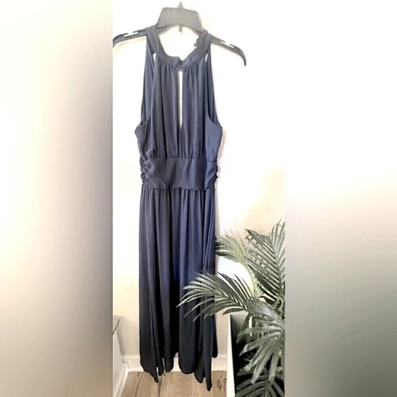 Venus Maxi Blue Navy Y89543-2-MTBL	KEY HOLE DETAIL DRESS - Dress size 2 - Picture 8 of 13